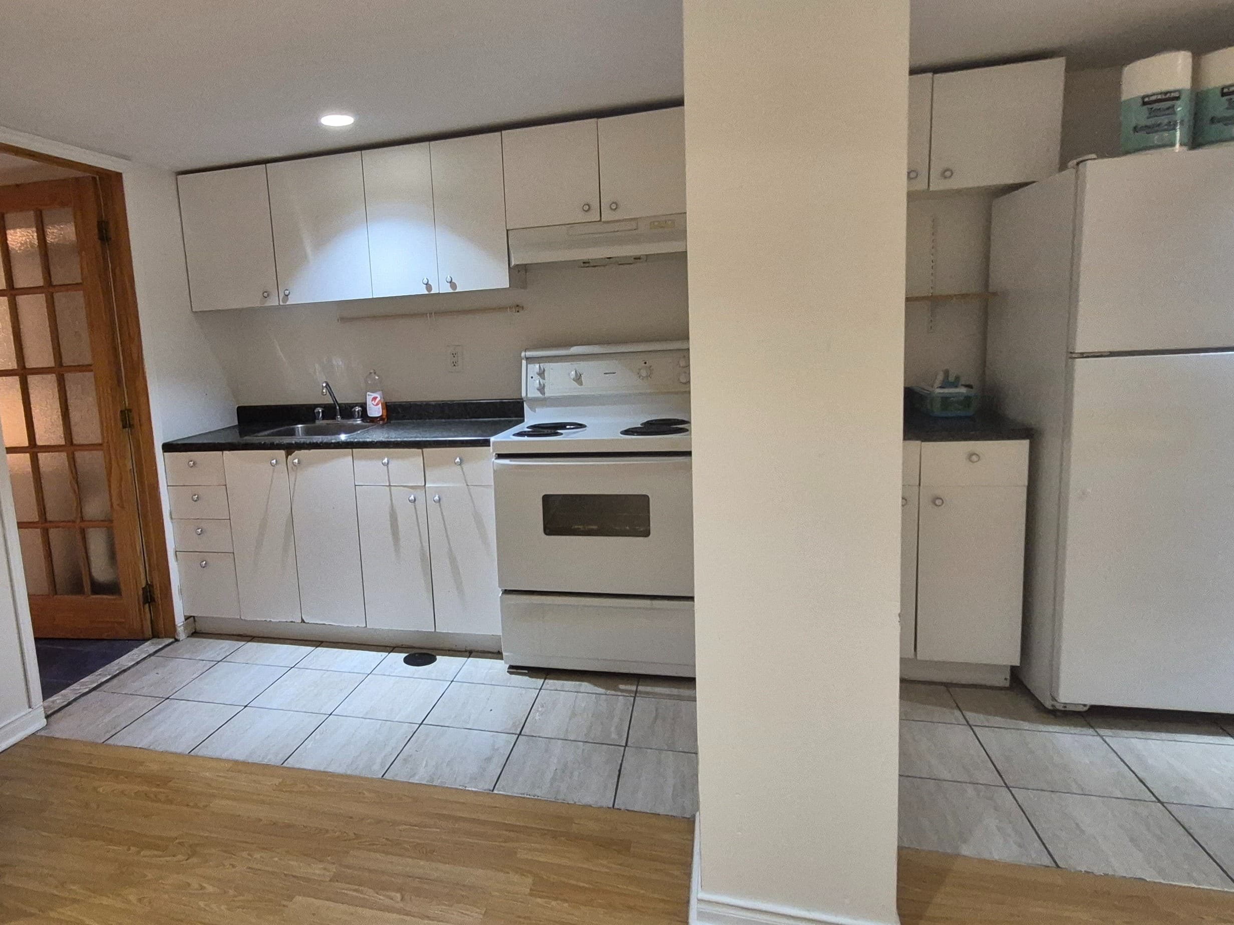 4 ½ for rent, spacious and bright, basement level of triplex