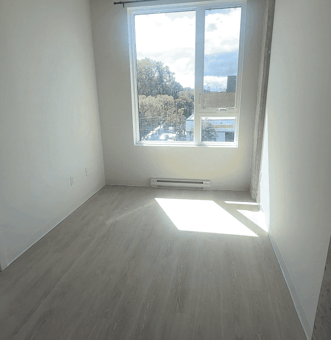 (students only!) LOOKING FOR FEMALE ROOMMATE!