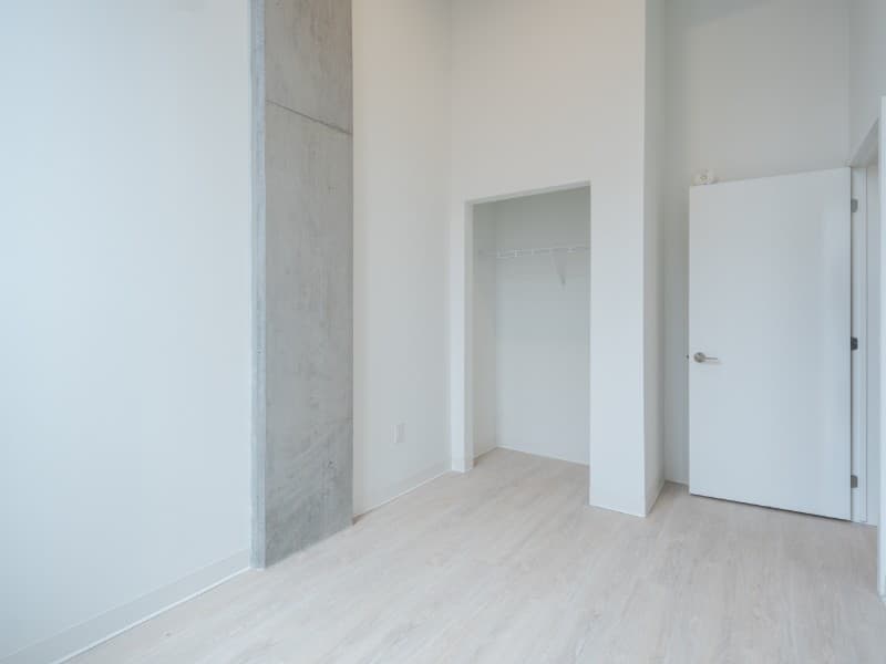 Looking for a roomate to share UTILE apartement