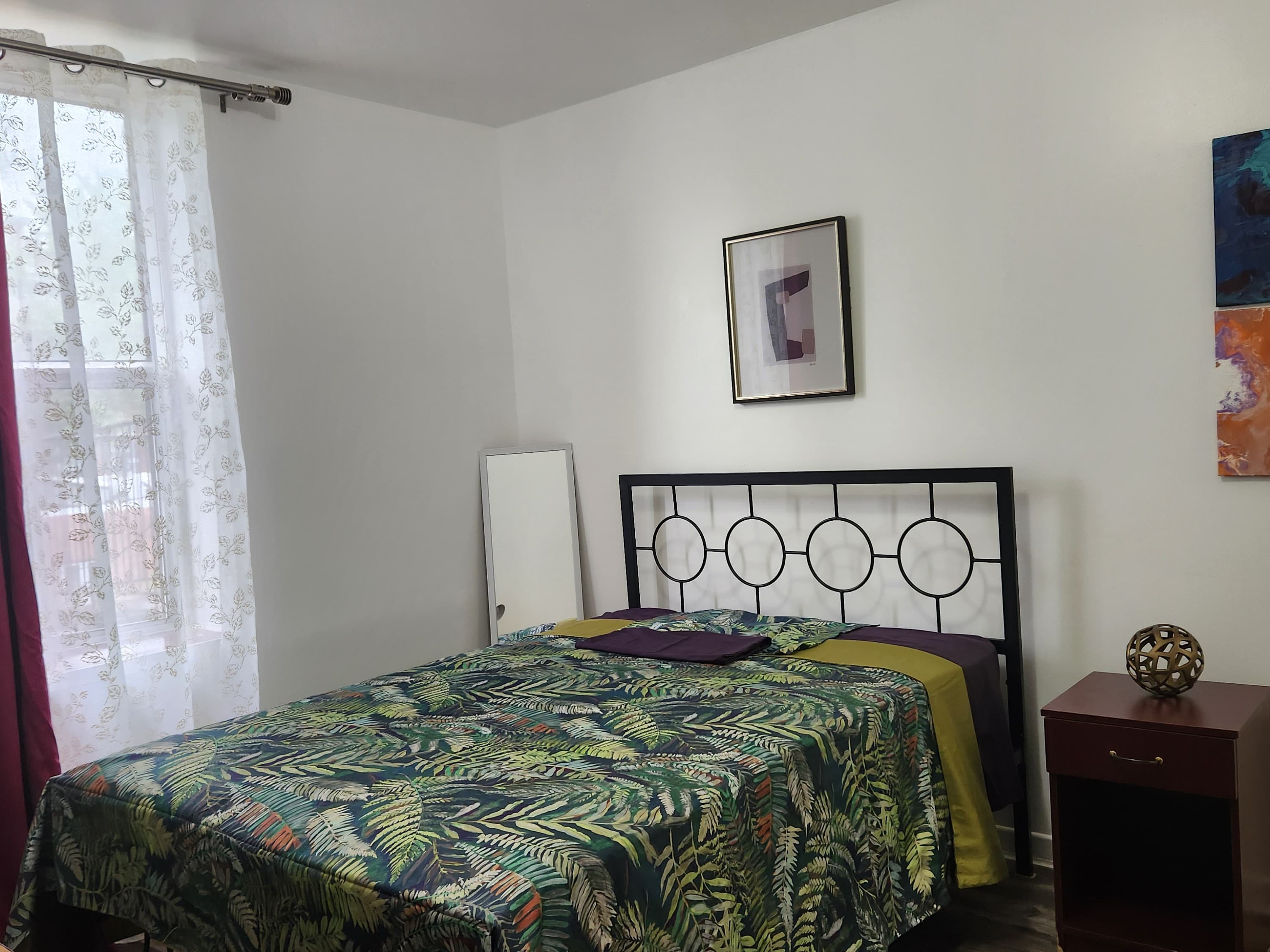 Fully Furnished Room with en-suite bath– Berri-UQAM | $740 All-Inclusive